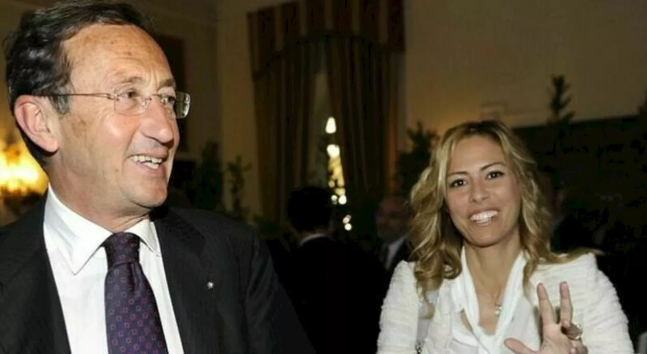 Gianfranco Fini in tribunale, la moglie Elisabetta Tulliani: «Non gli dissi della casa di Montecarlo. Mio frat