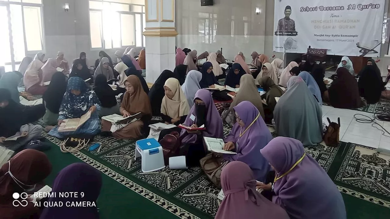 Keroyokan, Jamaah Masjid Asy Syifa Banjarnegara Khatam Al-Qur'an 5 Kali