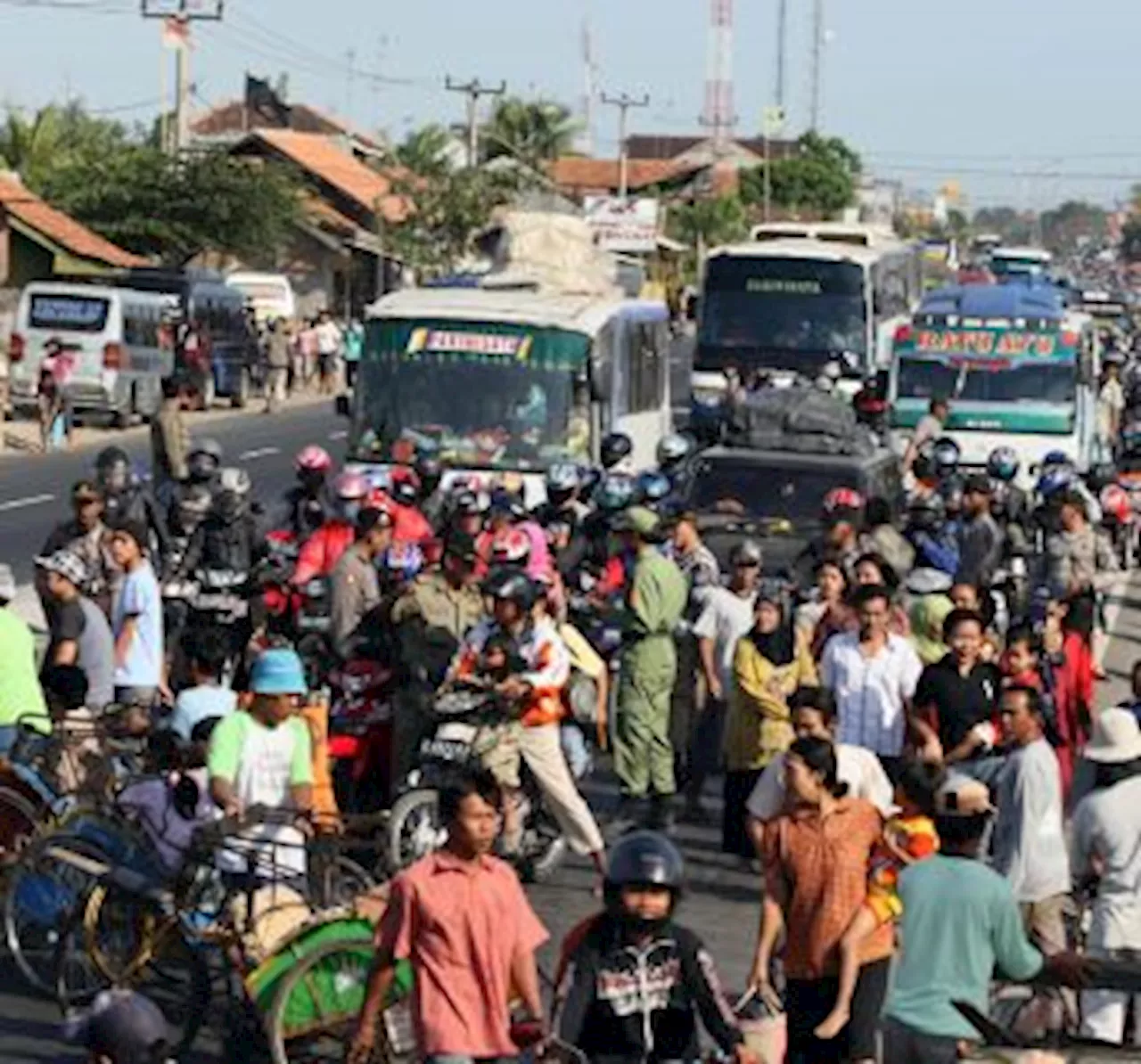 Pasar Tumpah di Kabupaten Cirebon Sebabkan Kemacetan Lalu Lintas