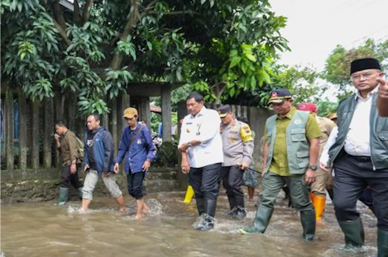 Tinjau Langsung Banjir Jepara dan Demak Pj Gubernur Jateng Minta Evaluasi Tanggul Sungai