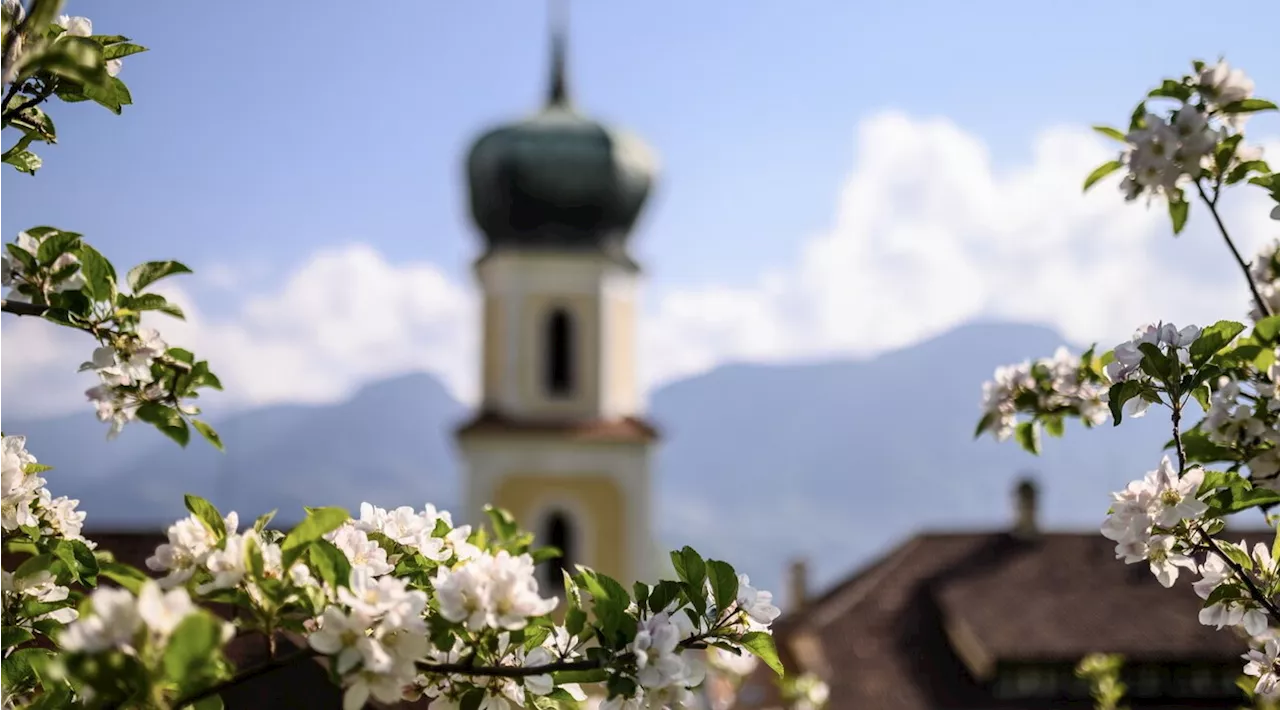 Lana in fiore, la grande festa della primavera in Alto Adige