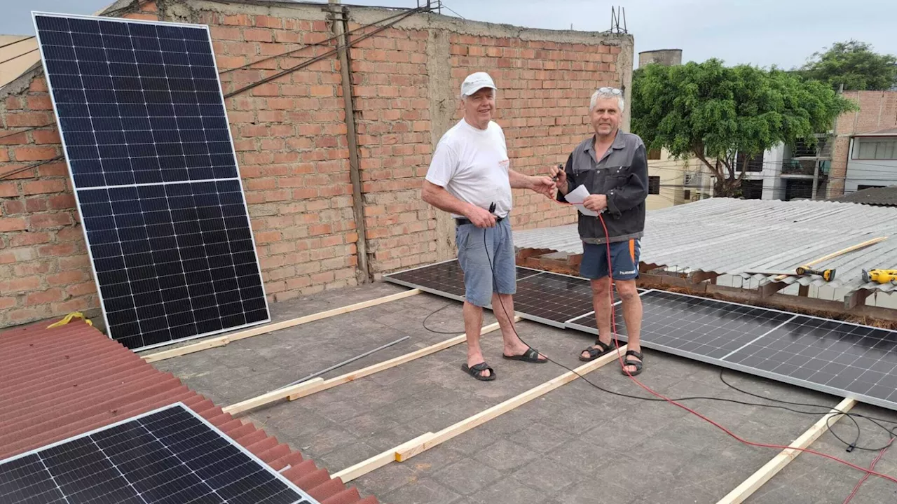 Elektriker aus dem Bezirk Zwettl montieren PV-Anlagen im Armenviertel