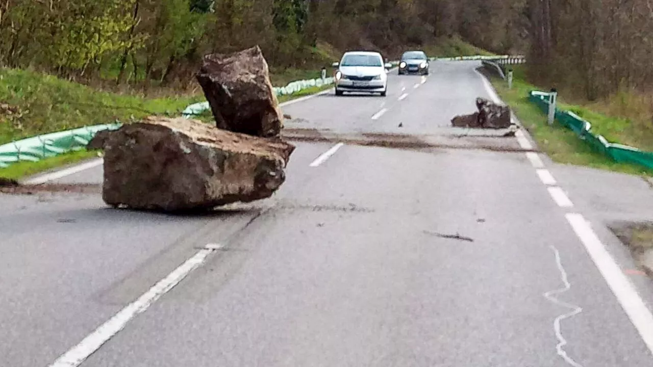 Gefahr von oben in Aggsbach: Felsbrocken stürzten auf die B33