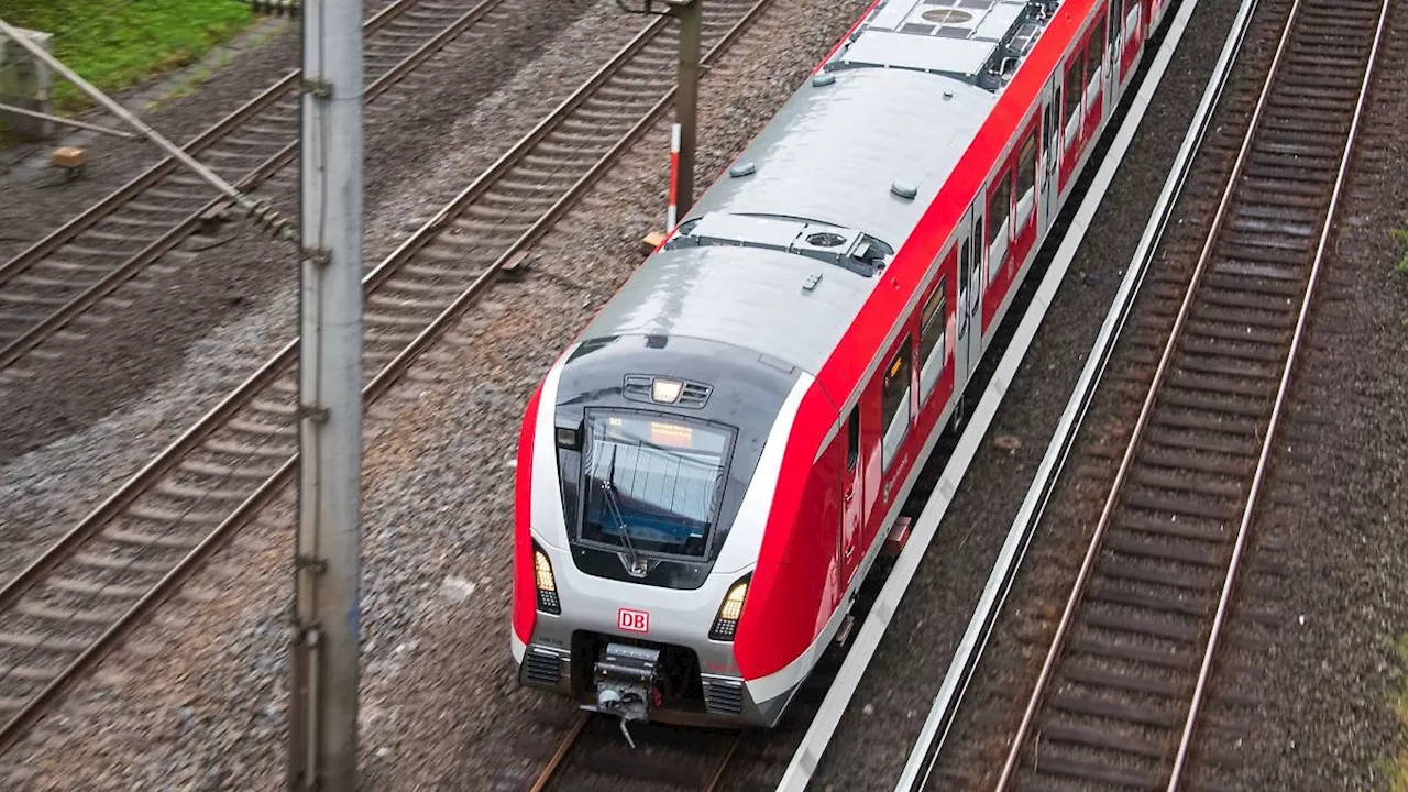 Hamburg & Schleswig-Holstein: Fahrrad und E-Roller auf den Gleisen behindern S-Bahn