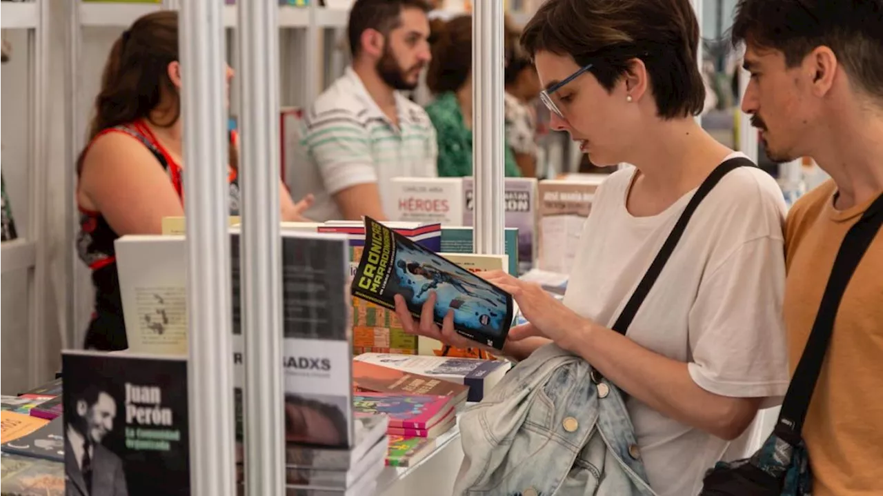 La motosierra de Javier Milei llegó hasta la Feria del Libro