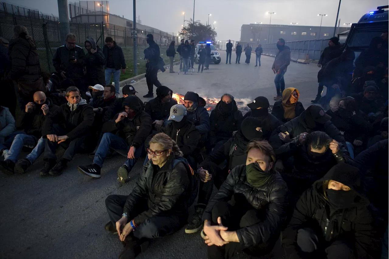 Las protestas de los funcionarios en Catalunya dejan a 6.000 presos confinados en sus celdas