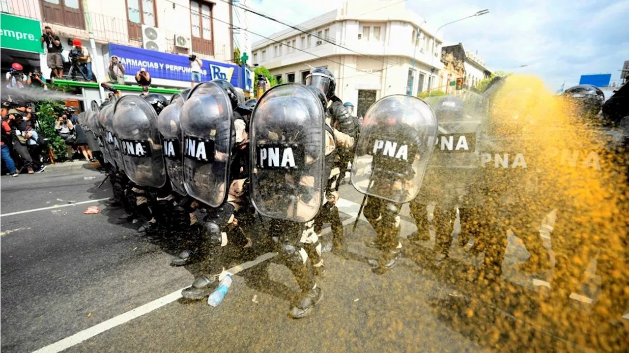 Argentine : manifestations et heurts à la veille des 100 jours de Javier Milei