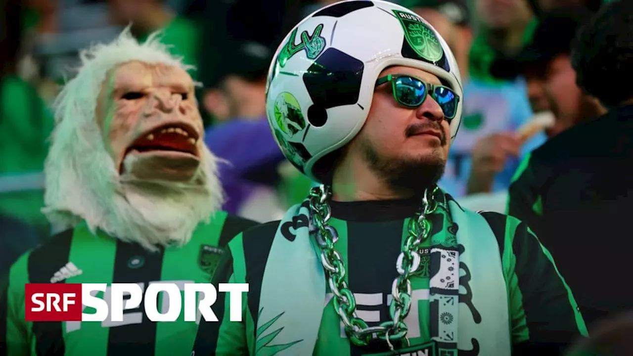 Gallery vom Fussball-Weekend - Vom Affen gelauste Fans, Mini-Flitzer und falsche Socken