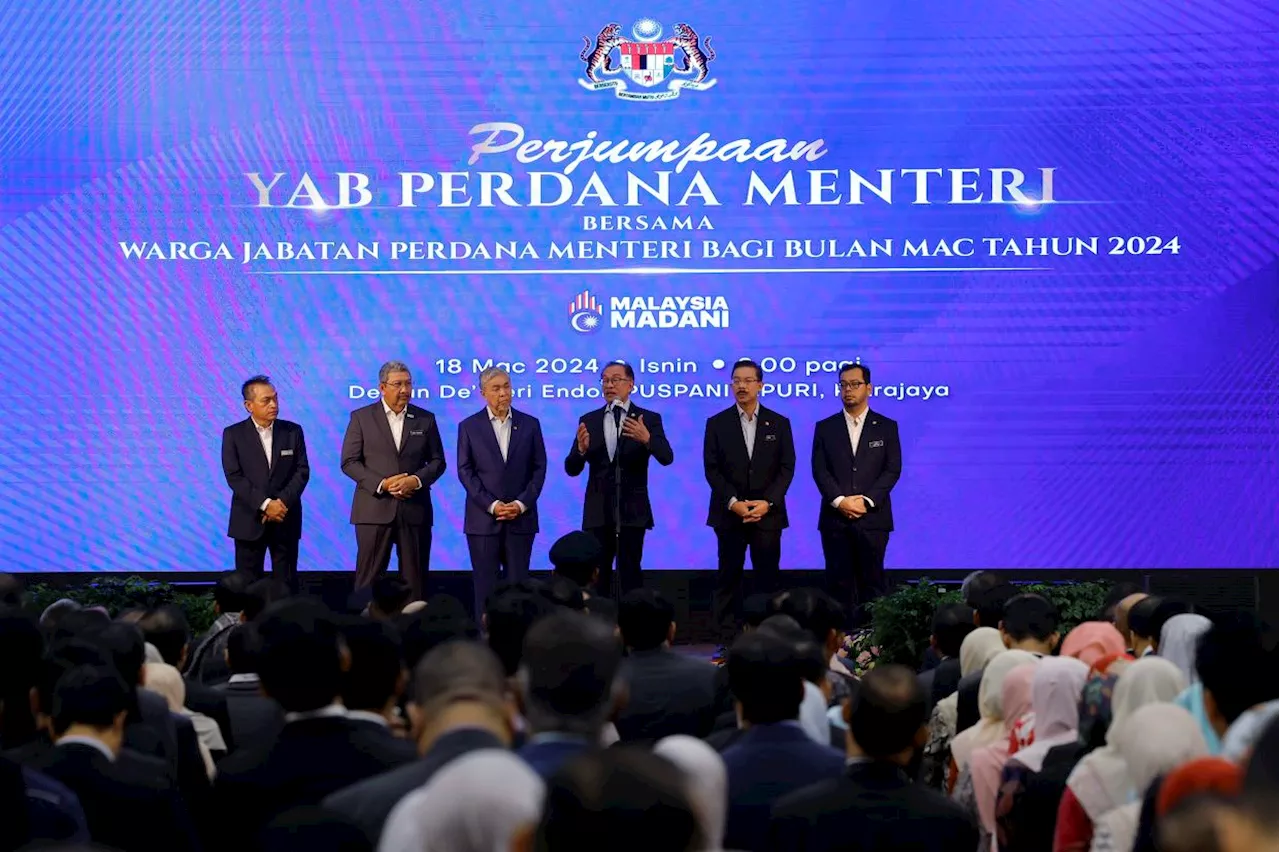 PM lauds civil servants for keeping foreign investors happy