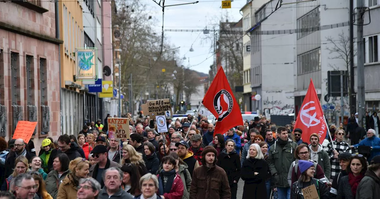 Saarbrücken : 2000 Menschen demonstrieren gegen die AfD