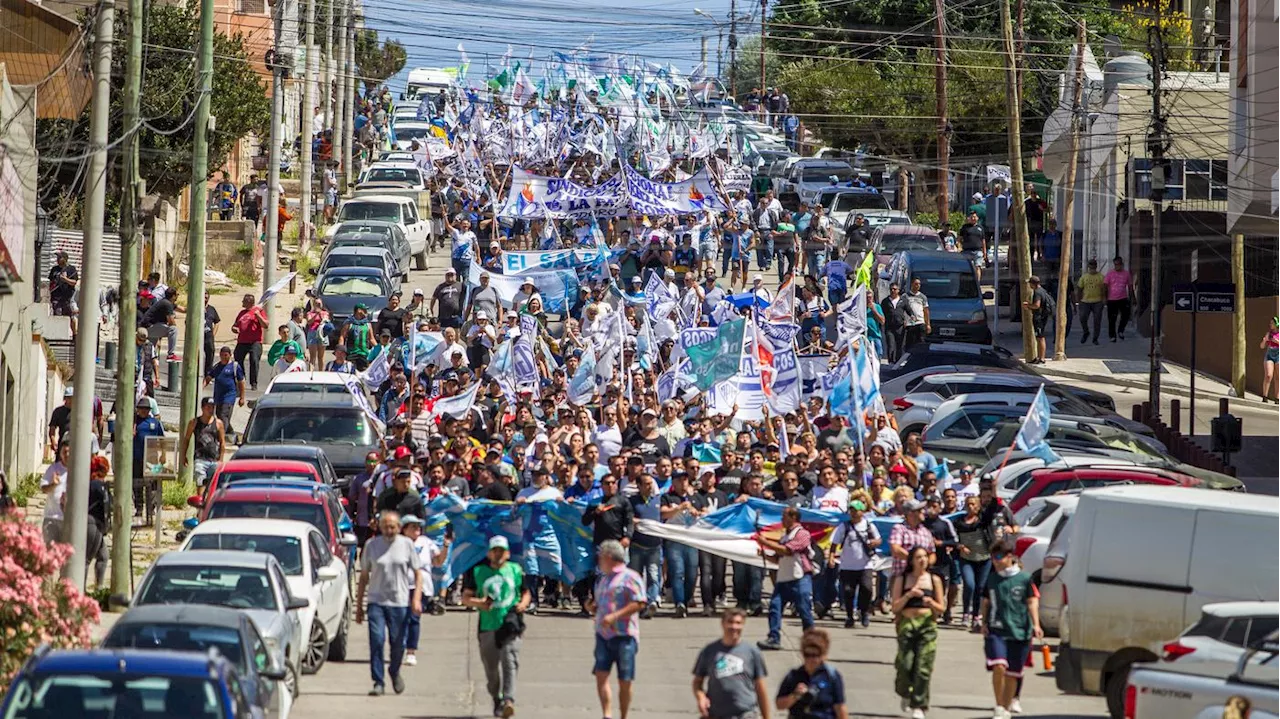 Protest gegen drastische Sparpolitik: Zehntausende Menschen folgen Aufruf zu Generalstreik in Argentinien