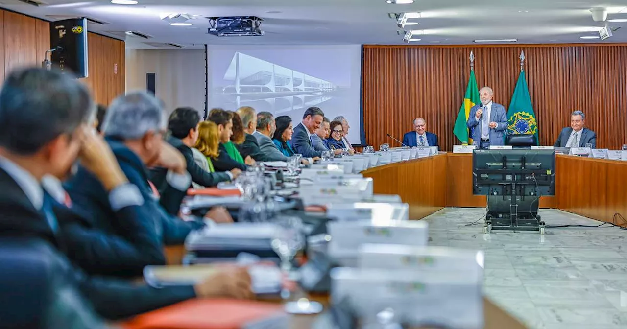 Reunião ministerial: Lula explica fala de Israel, vê derrota nas redes e ministra chora