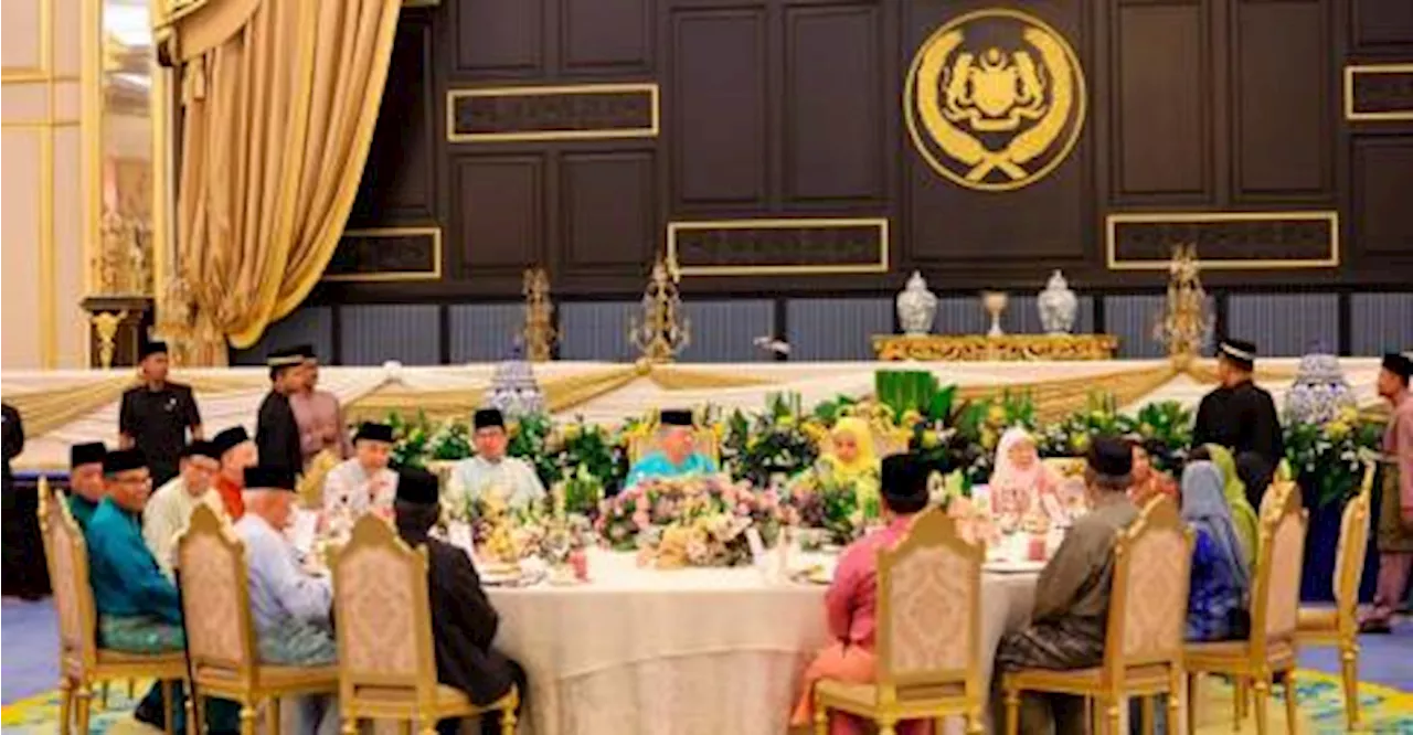 Agong, Raja Permaisuri berbuka puasa bersama pemimpin Kerajaan Perpaduan, perwakilan asing