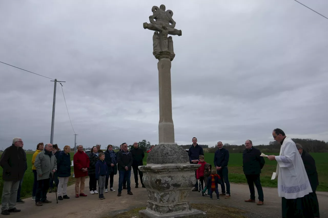 Dans cette commune du Morbihan, la croix retrouve sa place | La Gazette du Centre Morbihan