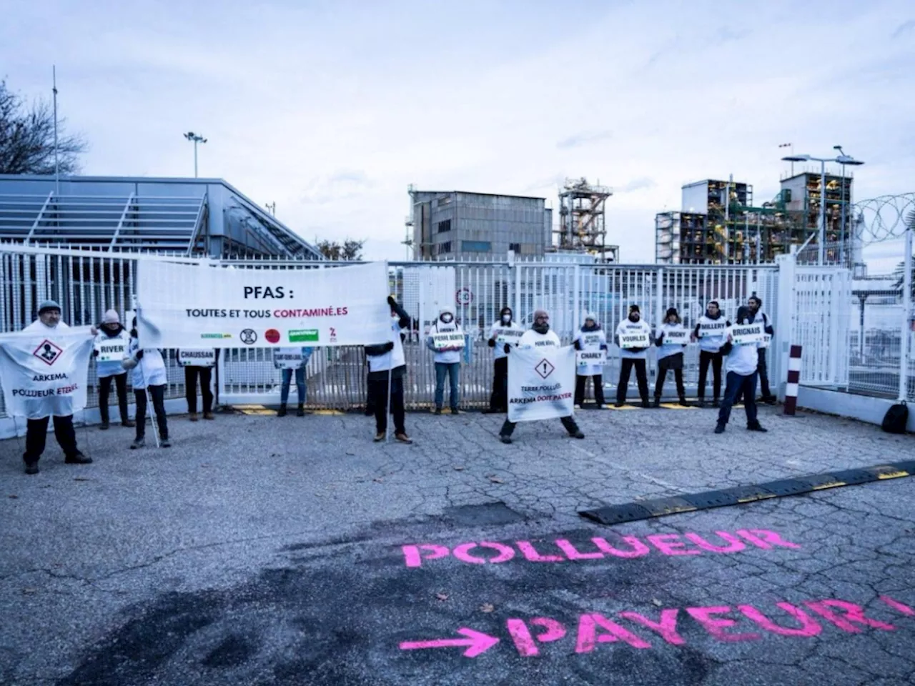 Polluants éternels : la Métropole de Lyon porte plainte contre deux entreprises