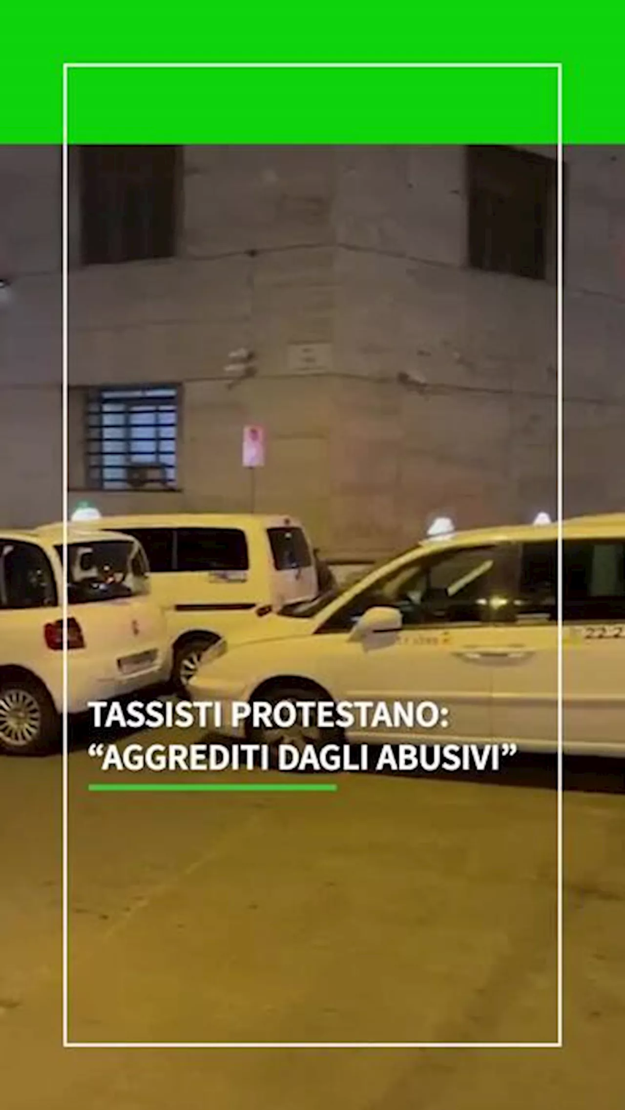 'Aggrediti dagli abusivi', protesta dei tassisti davanti alla questura