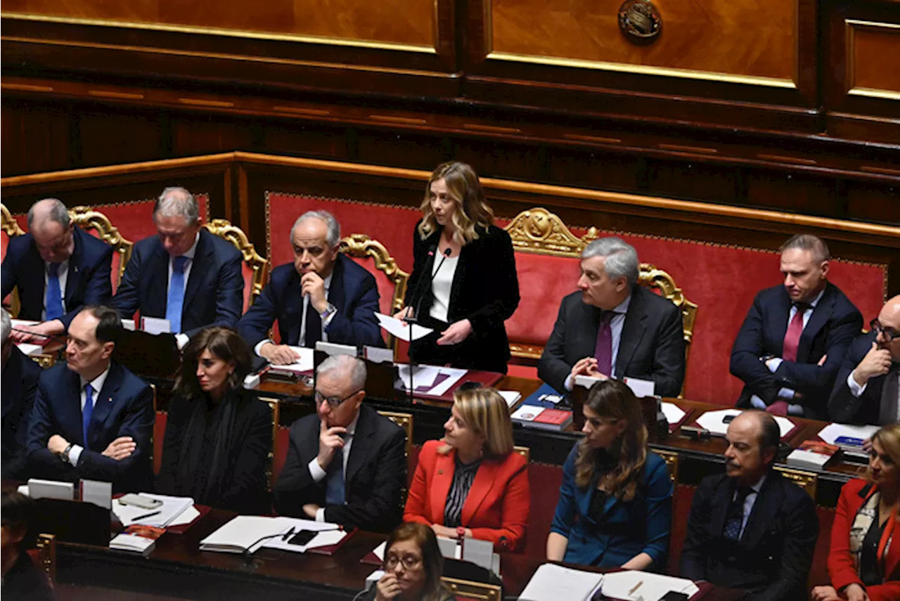 Studente in Aula fa il gesto della pistola contro Meloni