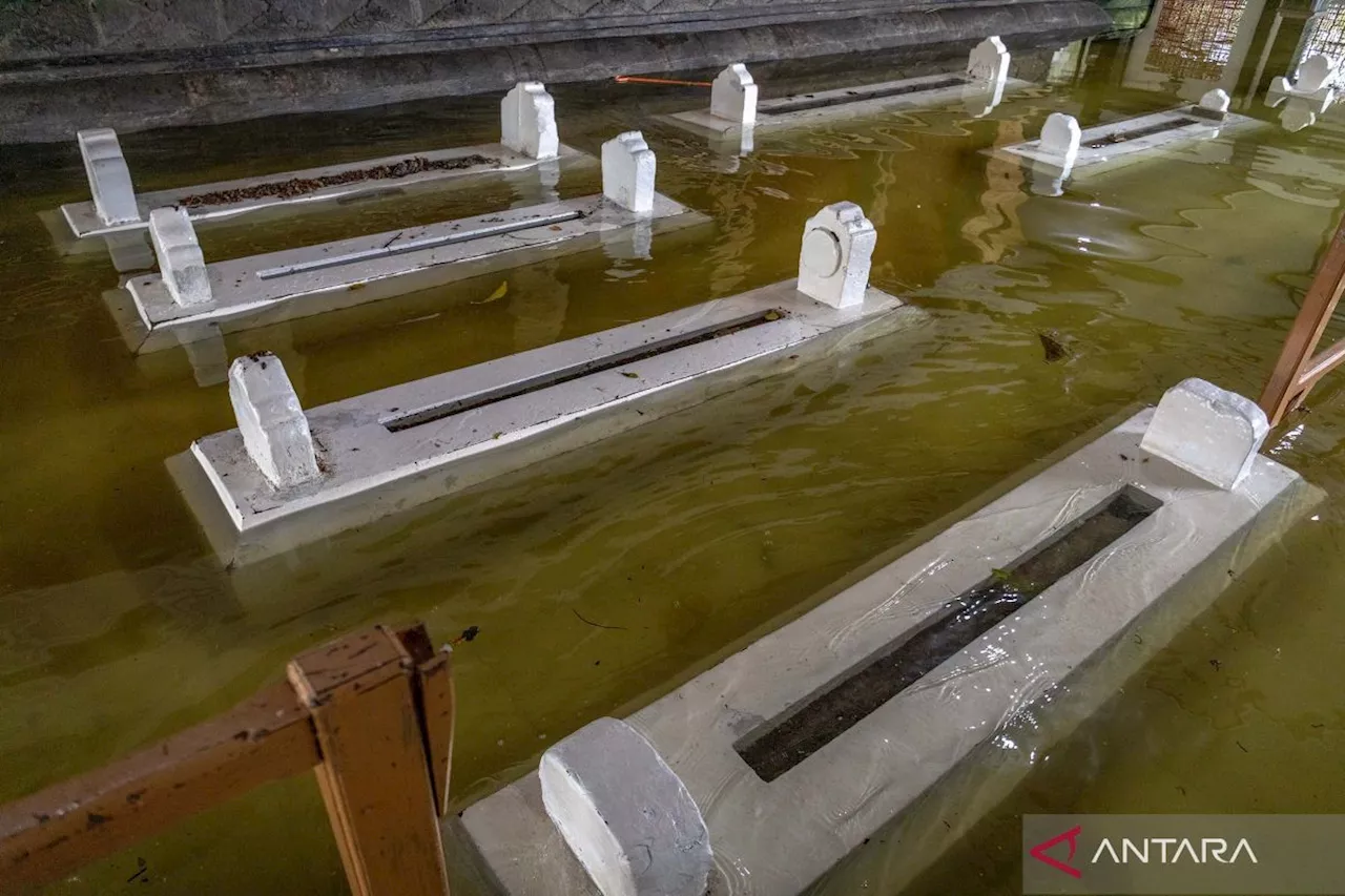 Kompleks Makam Sunan Kalijaga di Demak terendam banjir