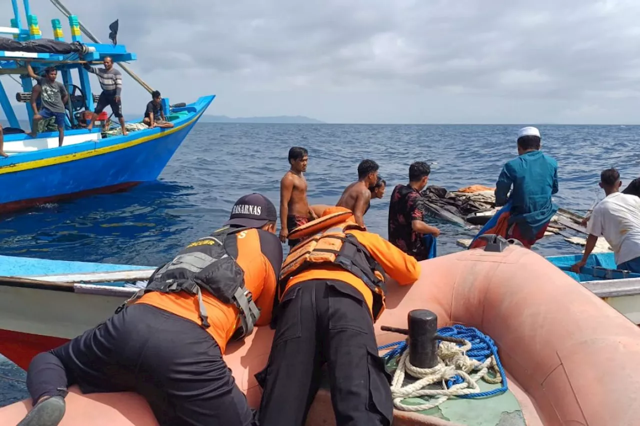 SAR evakuasi lima penumpang perahu motor mati mesin di Banggai Laut