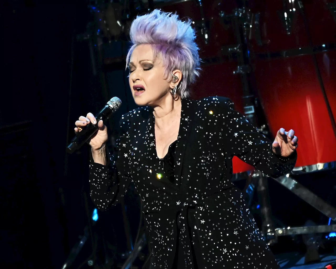 Conheça Cyndi Lauper, ícone dos anos 80 que está confirmada no Rock in Rio