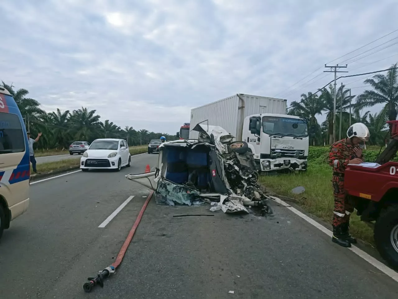 Two killed in car-lorry crash at Jalan Apas