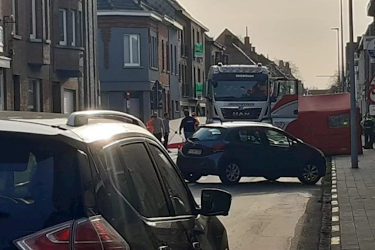 Vrachtwagen rijdt bakfiets aan: kind overleden, moeder zwaargewond