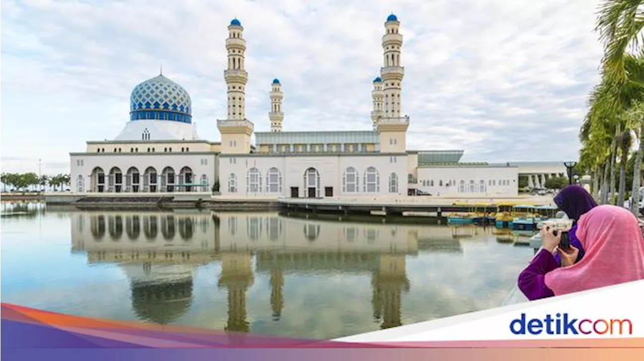 Terpukau Indahnya Masjid Terapung di Malaysia