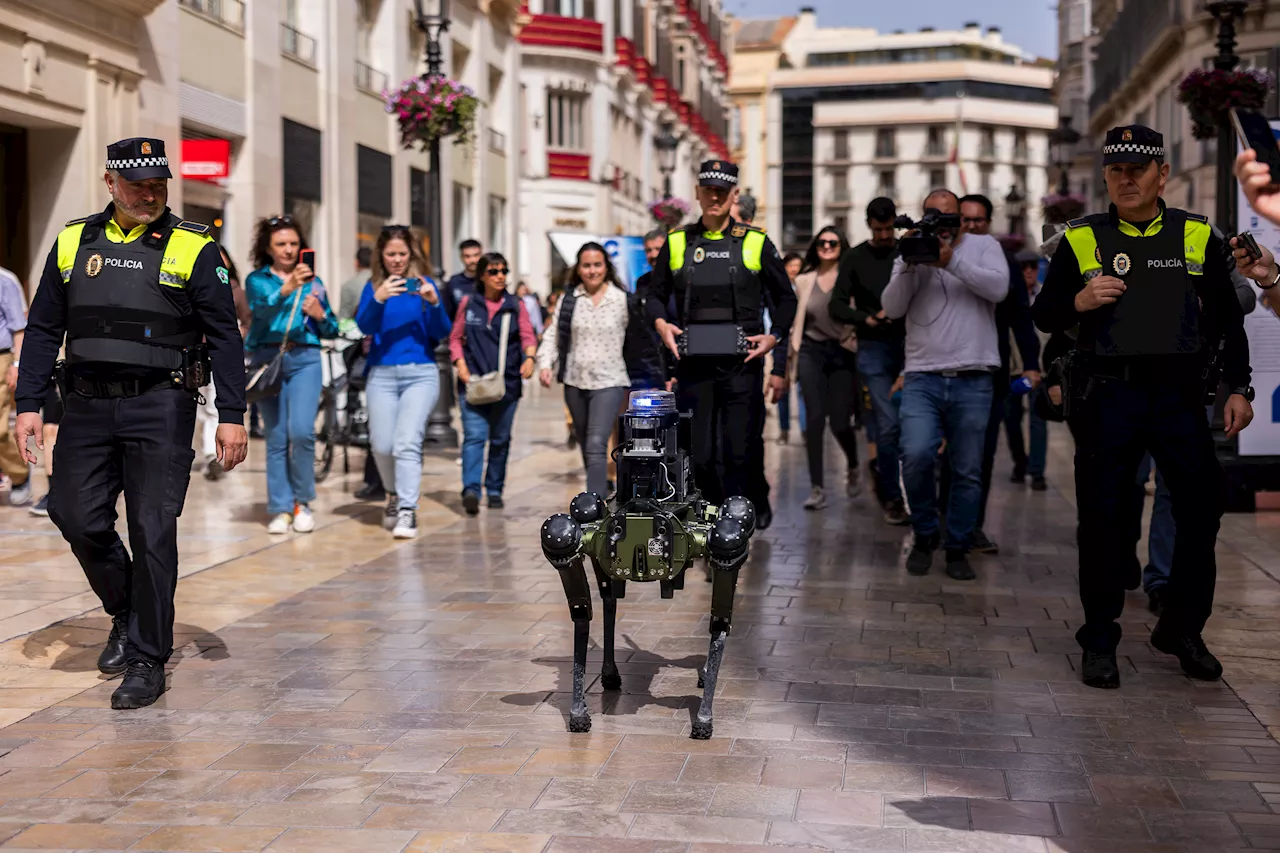 El perro robot policía de Málaga que controla patinetes