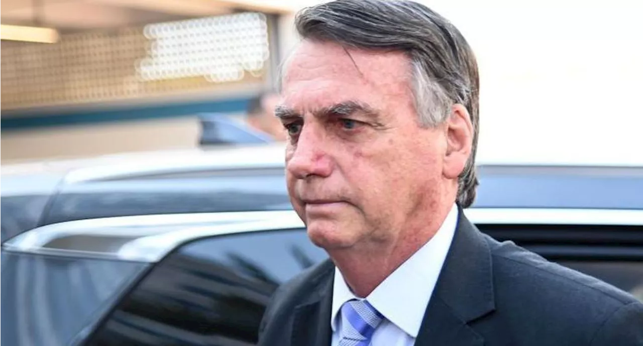 Policía de Brasil acusa a expresidente Bolsonaro de fraude en certificado de vacunación Covid