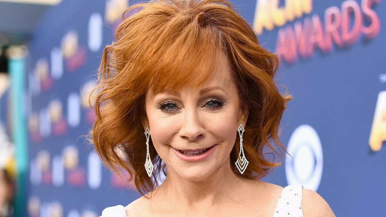 Reba McEntire Mourns Death of 8 Bandmates 33 Years After 1991 Plane Crash: 'Rest in Peace'