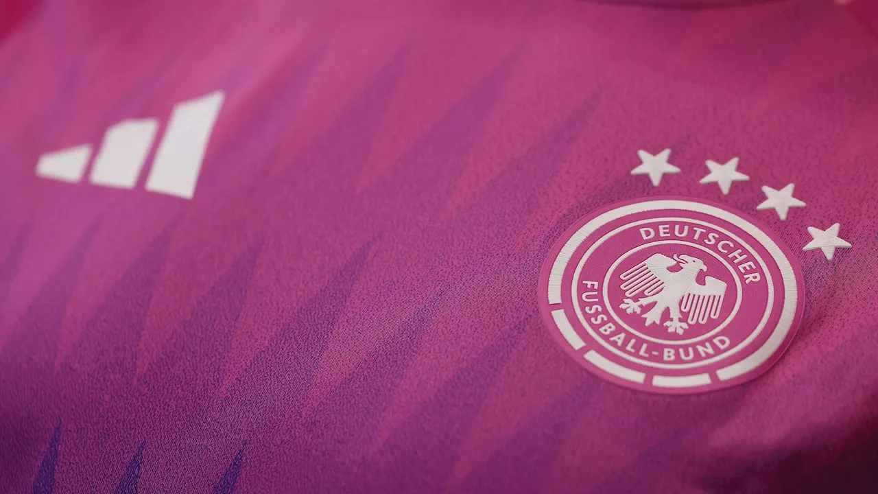 Kulturkampf um das pink-lila Auswärtstrikot der deutschen Fußball-Nationalmannschaft tobt: Adidas feiert sich