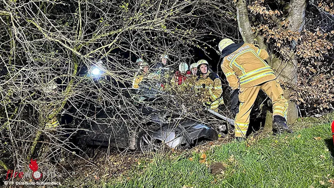 D: Zwei Eingeschlossene nach Pkw-Anprall an Baum in Osterholz-Scharmbeck