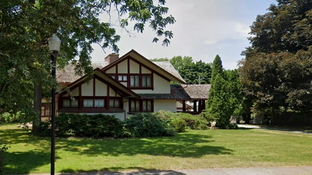 Frank Lloyd Wright-designed home in Kankakee hits market for nearly $800,000