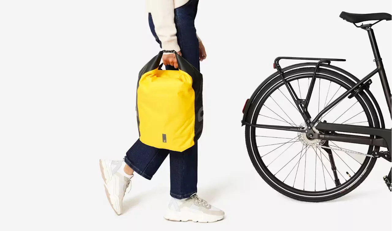 Cette nouvelle sacoche vélo Decathlon frappe fort en mêlant petit prix et imperméabilité