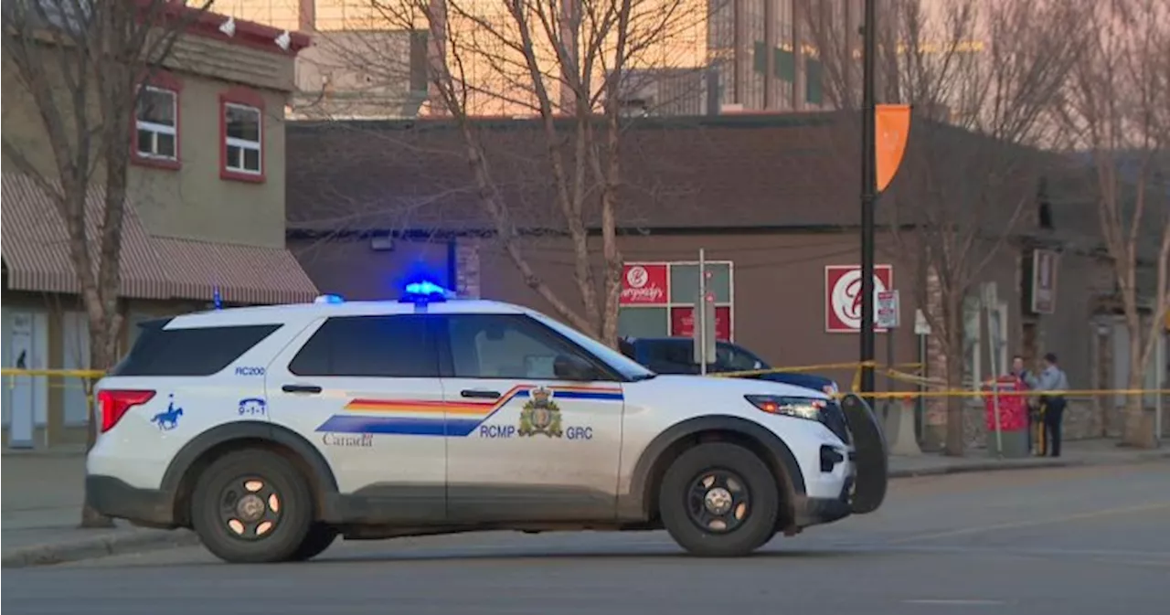 2 people attacked, 1 RCMP officer stabbed, another bitten in Red Deer