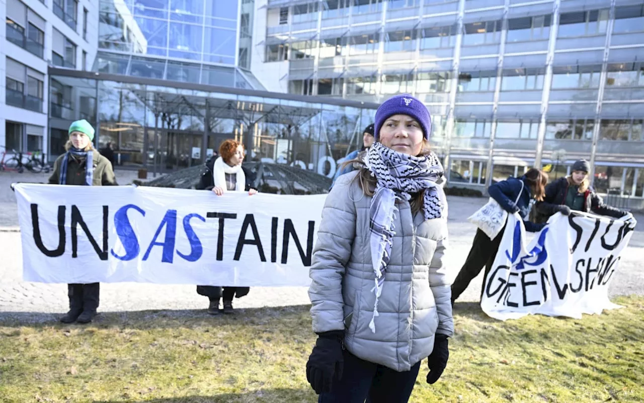 Greta Thunberg junta-se a protesto contra construção de rodovia na França