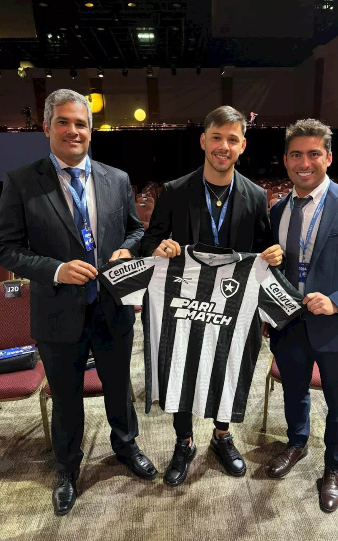 Reforço do Botafogo, Óscar Romero recebe a camisa 7: 'Pesada'