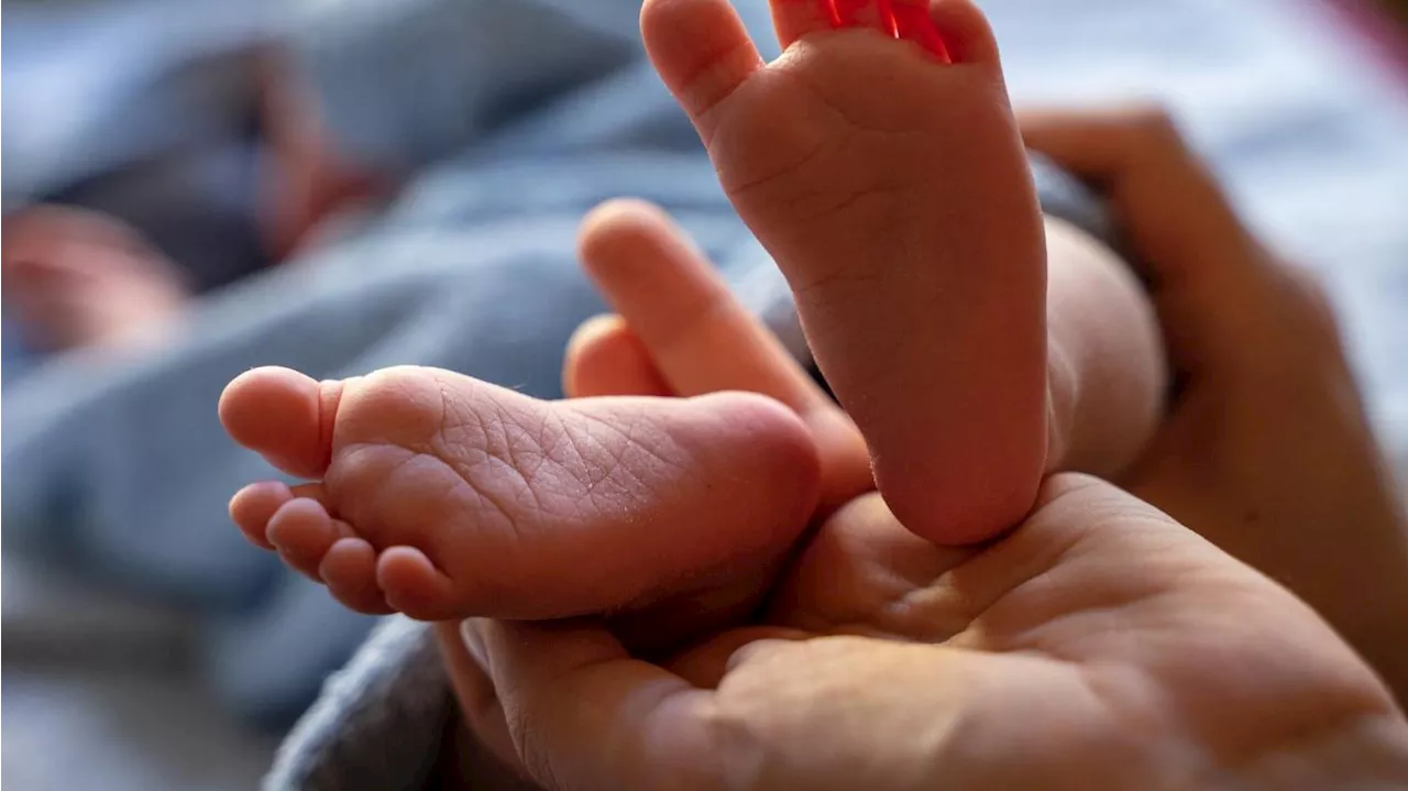 Un bébé retrouvé nu, abandonné et positif à la cocaïne près de Lyon, les parents interpellés