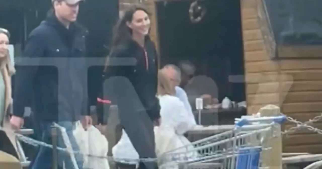 Kate Middleton operata, &#034;il sacchetto&#034;: l&#039;ultima foto e i clamorosi sospetti