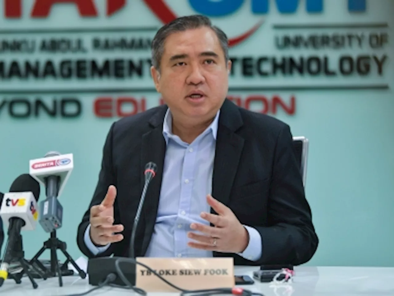 ‘Allah’ socks: Political leaders should build bridges to resolve sensitive issues, says Anthony Loke