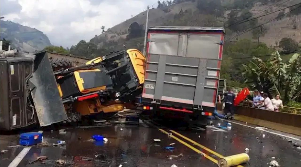 Impactante accidente en la vía Alto de La Línea - Cajamarca: hay varios heridos