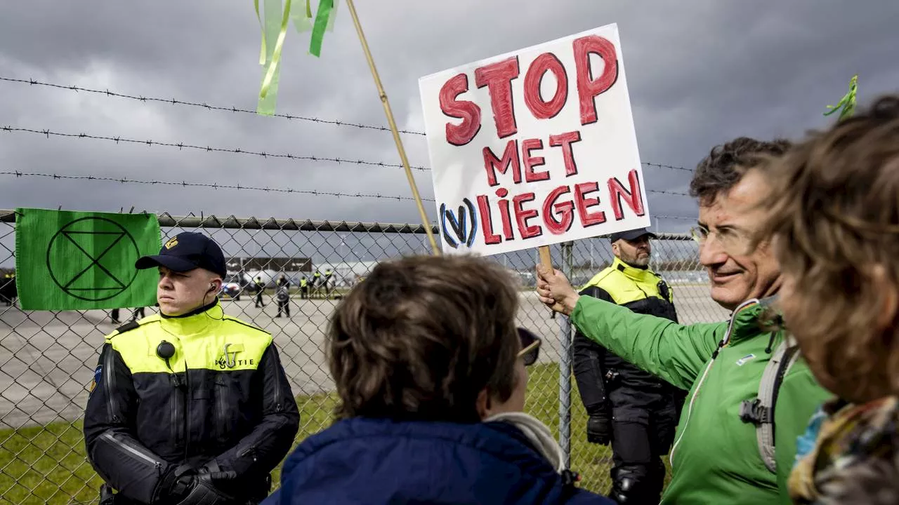 Vluchten op Eindhoven Airport verplaatst of geannuleerd door klimaatactie