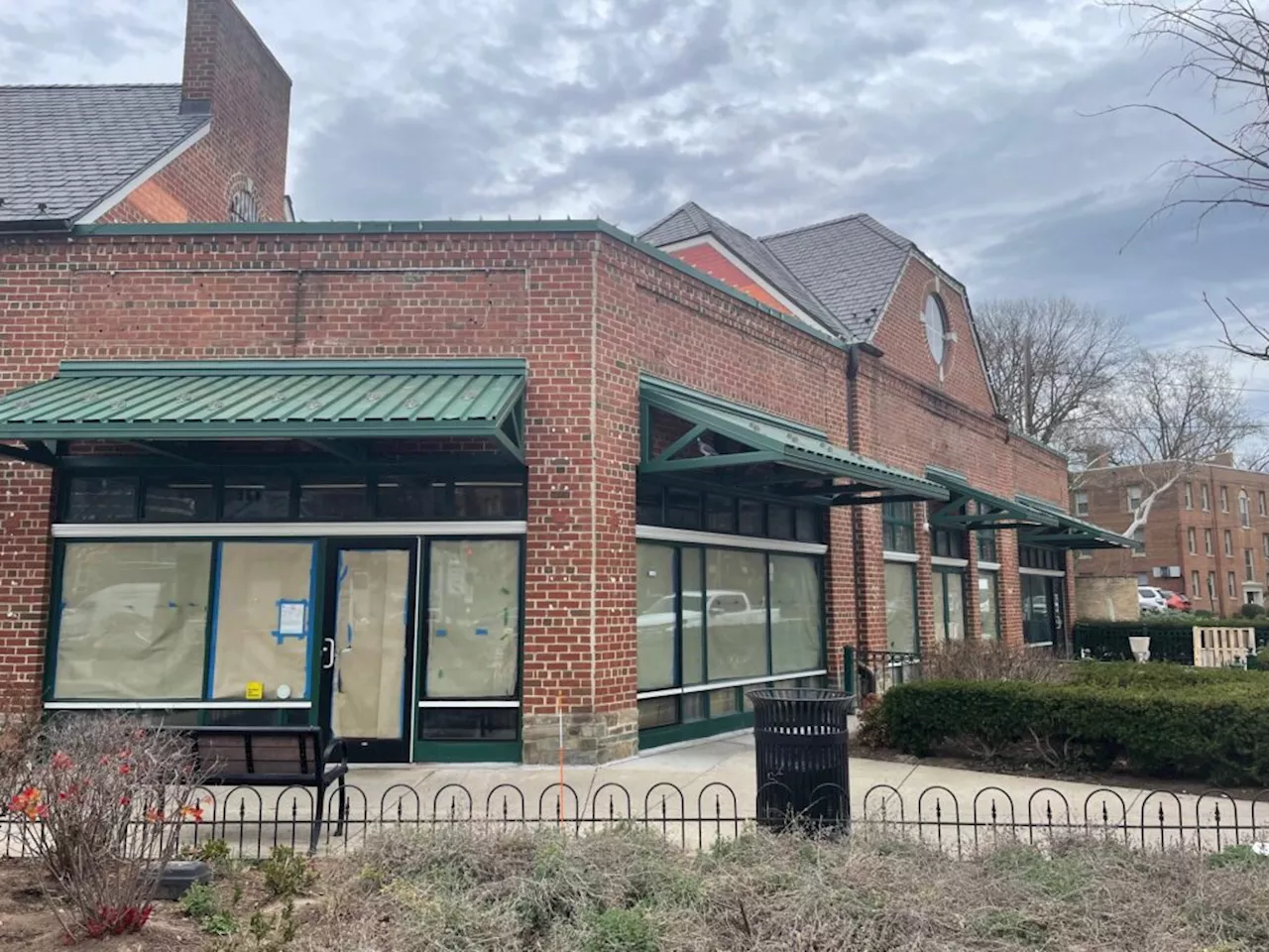 Glacial Progress Continues at the Buffalo & Bergen coming to Cleveland Park – California Tortilla Signs Down!