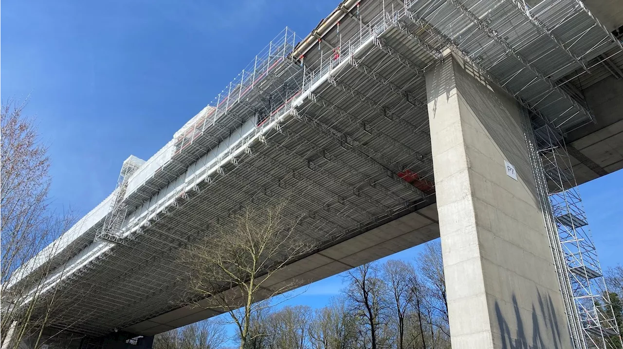 400 mètres d’échafaudages suspendus sous le viaduc de Vilvorde pour sa rénovation