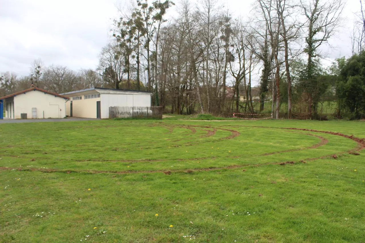 Un terrain de sport volontairement dégradé en Dordogne, la mairie porte plainte