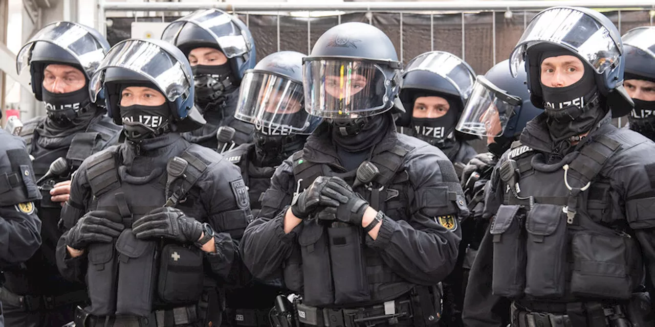 Stundenlange Kontrolle durch die Polizei: Nachspielzeit für St.-Pauli-Fans