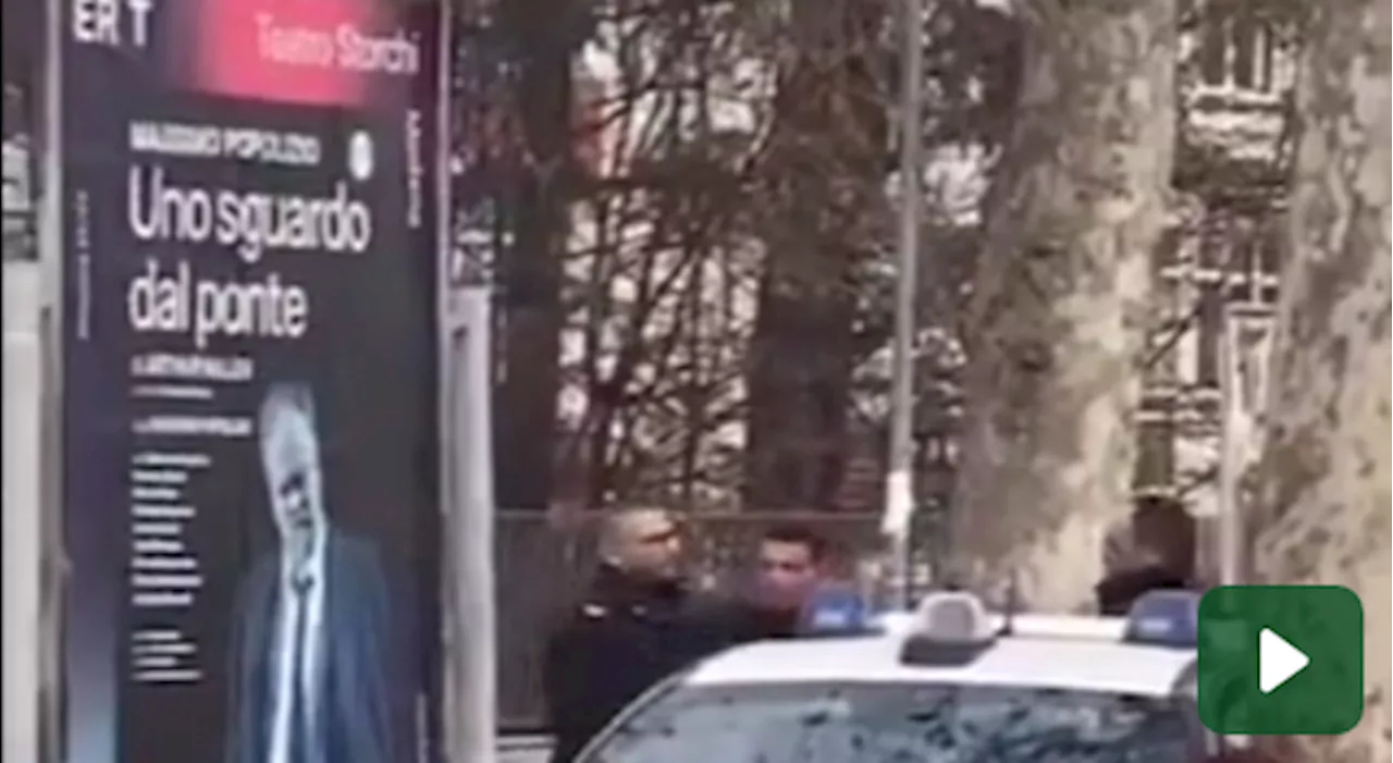 Carabinieri Modena, spunta un nuovo video con un fermato colpito da un pugno