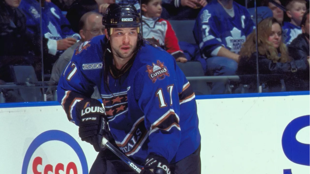 Stanley Cup-winning winger Simon dead at 52