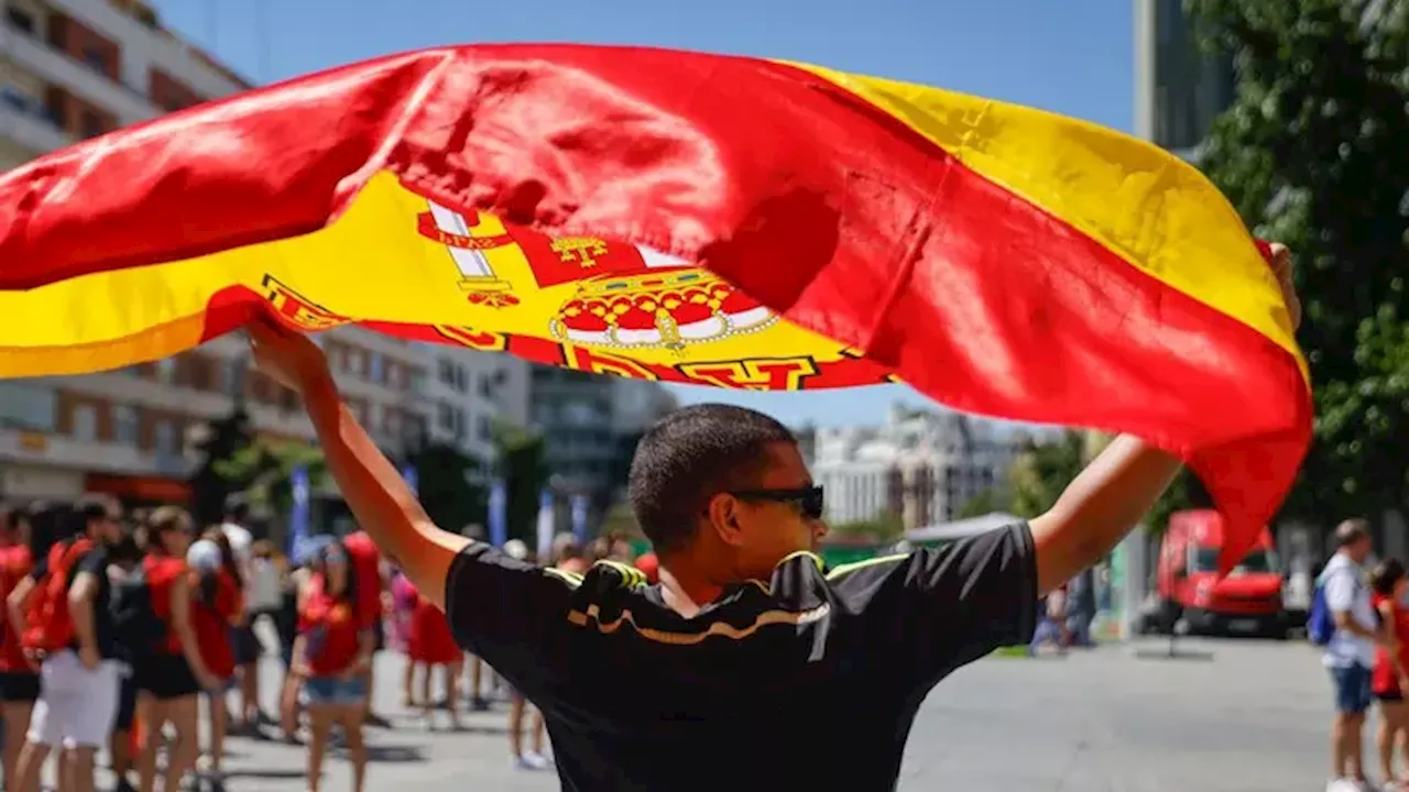 Mundial Portugal, España y Marruecos 2030 presenta logo con sol, mar y mucho futbol