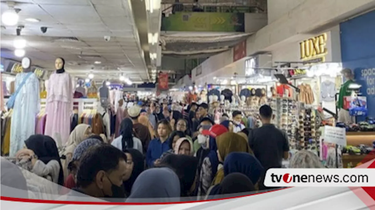 Meski Ramai, Pasar Tanah Abang Ternyata Belum Alami Kenaikan Jumlah Pengunjung